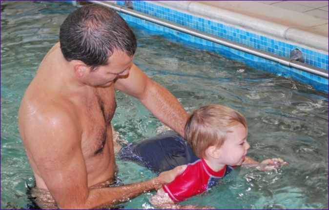 Jak naučit dítě plavat