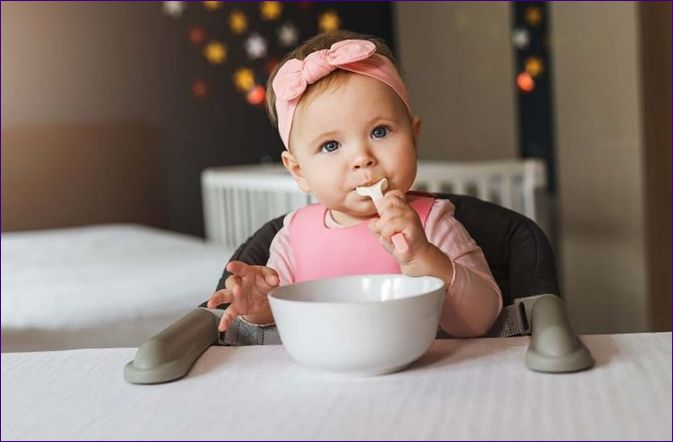 Jídelníček pro kojené dítě ve věku 5 měsíců: přibližně jeden týden