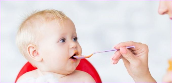 Jídelníček pro kojené dítě ve věku 5 měsíců: přibližně jeden týden