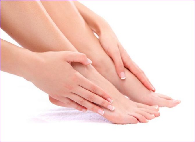 Jak si správně holit nohy žiletkou: předpisy a přehled 15 produktů pro holení a po holení