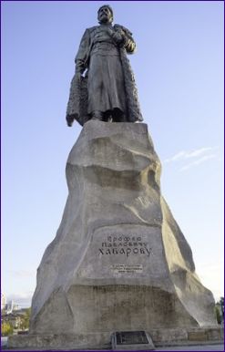 Pomník Jerofeje Chabarova