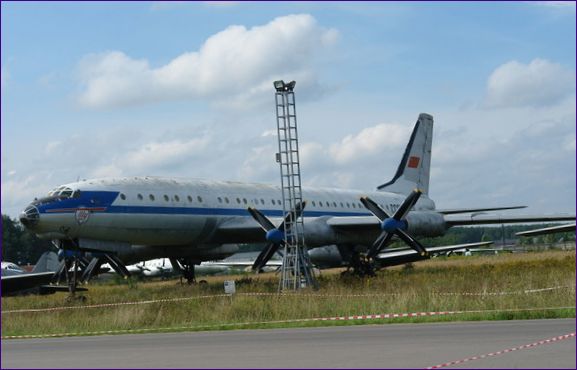 Tu-114 je největší turbovrtulové dopravní letadlo