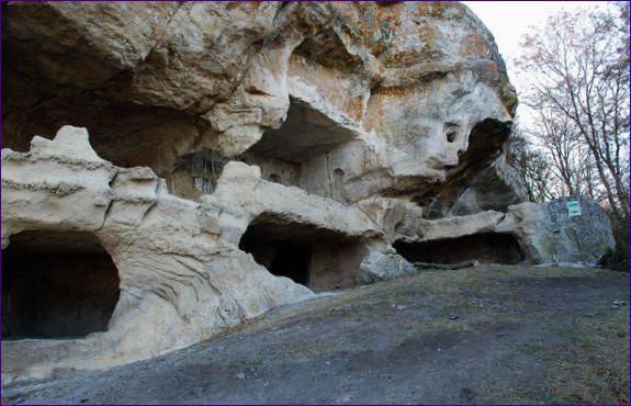 Jeskynní město Tepe-Kermen