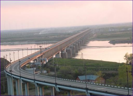 Most přes řeku Amur