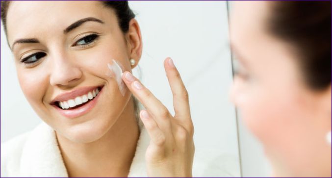 Jak omladit obličej doma a u kosmetičky: 10 účinných způsobů