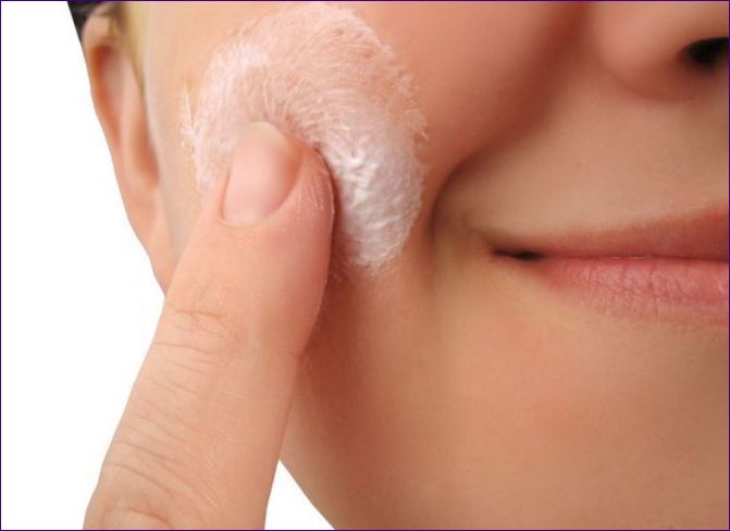 Retinoidní krém na obličej: účinky na pleť, použití, 5 nejlepších produktů