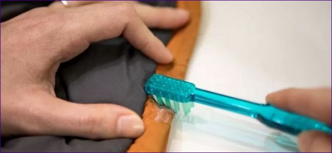 Odstranění inkoustu pomocí zubní pasty